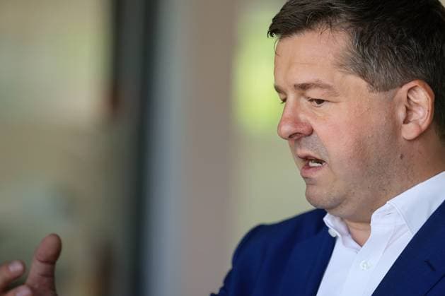 29.05.2026 Ministerpräsident Sven Schulze hat heute gemeinsam Mit Politikern, Vertretern der Salzgitter AG-Tochter Ilsenburger Grobblech GmbH in Ilsenburg im Landkreis Harz in Sachsen-Anhalt mit der Eröffnung des neuen Ausbildungs- und Kommunikationszentrums ein deutliches Zeichen für die Zukunft des Industriestandortes Ilsenburg gesetzt. Ilsenburg Sachsen-Anhalt Deutschland *** 29 05 2026 Together with politicians and representatives of the Salzgitter AG subsidiary Ilsenburger Grobblech GmbH in Ilsenburg in the Harz district of Saxony-Anhalt, Minister President Sven Schulze today sent a clear signal for the future of Ilsenburg as an industrial location with the opening of the new training and communication center Ilsenburg Saxony-A