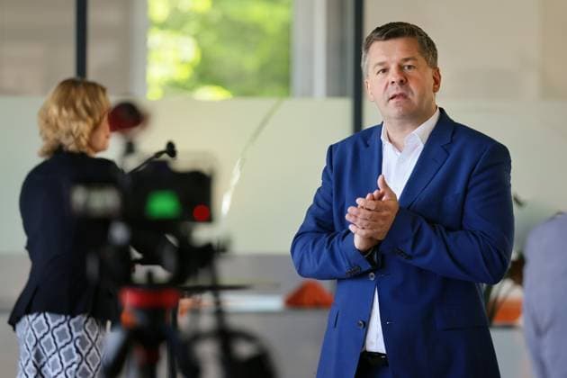 29.05.2026 Ministerpräsident Sven Schulze hat heute gemeinsam Mit Politikern, Vertretern der Salzgitter AG-Tochter Ilsenburger Grobblech GmbH in Ilsenburg im Landkreis Harz in Sachsen-Anhalt mit der Eröffnung des neuen Ausbildungs- und Kommunikationszentrums ein deutliches Zeichen für die Zukunft des Industriestandortes Ilsenburg gesetzt. Ilsenburg Sachsen-Anhalt Deutschland *** 29 05 2026 Together with politicians and representatives of the Salzgitter AG subsidiary Ilsenburger Grobblech GmbH in Ilsenburg in the Harz district of Saxony-Anhalt, Minister President Sven Schulze today sent a clear signal for the future of Ilsenburg as an industrial location with the opening of the new training and communication center Ilsenburg Saxony-A