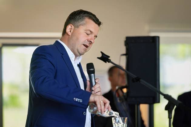 29.05.2026 Ministerpräsident Sven Schulze hat heute gemeinsam Mit Politikern, Vertretern der Salzgitter AG-Tochter Ilsenburger Grobblech GmbH in Ilsenburg im Landkreis Harz in Sachsen-Anhalt mit der Eröffnung des neuen Ausbildungs- und Kommunikationszentrums ein deutliches Zeichen für die Zukunft des Industriestandortes Ilsenburg gesetzt. Ilsenburg Sachsen-Anhalt Deutschland *** 29 05 2026 Together with politicians and representatives of the Salzgitter AG subsidiary Ilsenburger Grobblech GmbH in Ilsenburg in the Harz district of Saxony-Anhalt, Minister President Sven Schulze today sent a clear signal for the future of Ilsenburg as an industrial location with the opening of the new training and communication center Ilsenburg Saxony-A