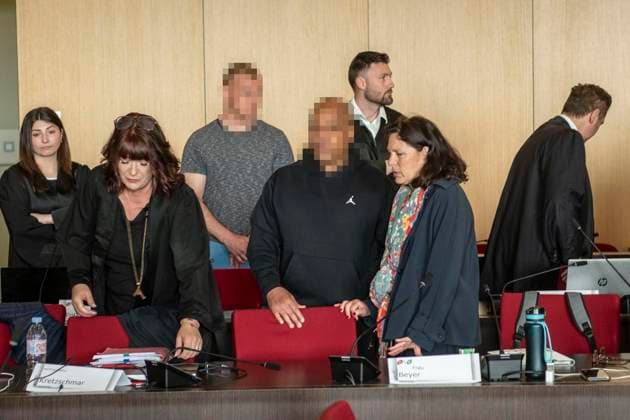 FÜHLEN: Rich Kids vor Gericht Marvin, Max, Andreas und zwei Freunde kommen aus gutem Hause und sollen als Bande mit großen Mengen Drogen gehandelt haben ( Rich Kids ). Beute: 11 Mio. 29.05.2026 Düsseldorf ** NUR FÜR REDAKTIONELLE ZWECKE ** EDITORIAL USE ONLY **<p>FÜHLEN: Rich Kids vor Gericht Marvin, Max, Andreas und zwei Freunde kommen aus gutem Hause und sollen als Bande mit großen Mengen Drogen gehandelt haben ( Rich Kids ). Beute: 11 Mio. 29.05.2026 Düsseldorf Deutschland NRW Düsseldorf Copyright: DanielxAttia *** FEELING Rich Kids in court Marvin, Max, Andreas and two friends come from a good home and are alleged to have traded large quantities of drugs as a gang Rich Kids Beute 11 Mio 29 05 2026 Düsseldorf FOR EDITORIAL PURPOS Copyright: DanielxAttia doc8620p8mfk34ealgb1b26 ,EDITORIAL USE ONLY