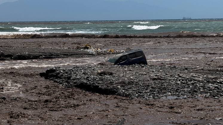 Heavy rain disrupt daily life in Turkiye s Hatay HATAY, TURKIYE - MAY 29: Several vehicles are swept away, while houses, barns and agricultural areas are damaged after heavy rainfall due to flooding at the Dortyol and Hassa districts of Hatay, Turkiye, on May 29, 2026. Halis Kalkan Anadolu Hatay Turkey. Editorial use only. Please get in touch for any other usage.  Copyright: x2026xAnadoluxHalisxKalkanx