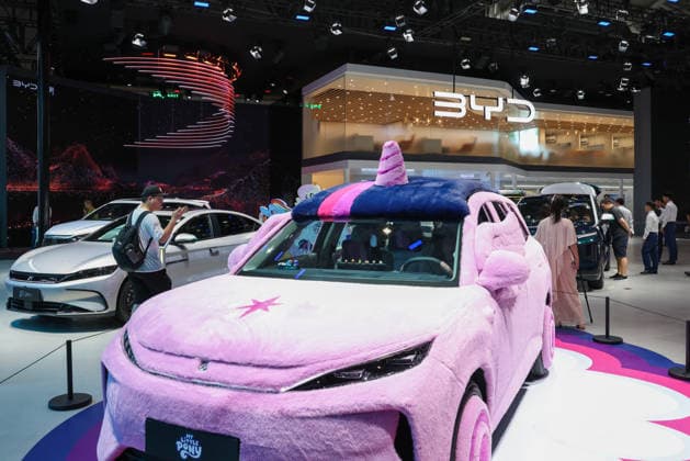 (260529) -- SHENZHEN, May 29, 2026 -- A visitor takes photos of a BYD vehicle on display during the Guangdong-Hong Kong-Macao Greater Bay Area (GBA) Auto Show 2026 in Shenzhen, south China s Guangdong Province, on May 29, 2026. The Guangdong-Hong Kong-Macao Greater Bay Area (GBA) Auto Show 2026 kicked off at Shenzhen World Exhibition & Convention Center on Friday. Themed with Focus on Technology, Future and Market, the show features over 100 brands and over 1,300 models, and runs till June 7. ) CHINA-GUANGDONG-SHENZHEN-GBA AUTO SHOW 2026 (CN) LiangxXu 