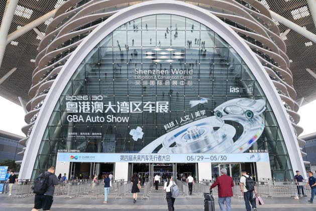 (260529) -- SHENZHEN, May 29, 2026 -- Visitors walk to the venue of the Guangdong-Hong Kong-Macao Greater Bay Area (GBA) Auto Show 2026 in Shenzhen, south China s Guangdong Province, on May 29, 2026. The Guangdong-Hong Kong-Macao Greater Bay Area (GBA) Auto Show 2026 kicked off at Shenzhen World Exhibition & Convention Center on Friday. Themed with Focus on Technology, Future and Market, the show features over 100 brands and over 1,300 models, and runs till June 7. ) CHINA-GUANGDONG-SHENZHEN-GBA AUTO SHOW 2026 (CN) LiangxXu 