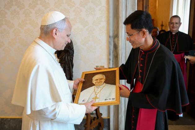 ITALY - POPE LEO XIV RECEIVES IN A PRIVATE AUDIENCE THE BISHOPS EPISCOPAL CONFERENCE OF LAOS AND CAMBODIA AT THE VATICAN - 2026 5 29 Italy, Rome, Vatican, 2026 5 29. Pope Leo XIV receives In a private audience, the bishops of the Episcopal Conference of Laos and Cambodia, on their ad Limina Apostolorum visit at the Vatican EDITORIAL USE ONLY - NO BOOKS Copyright: xVATICANxMEDIAx
