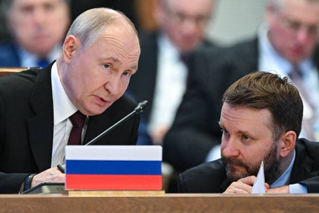 KAZAKHSTAN, ASTANA - MAY 29, 2026: Russia s President Vladimir Putin (L) talks to Deputy Chief of Staff of the Russian Presidential Executive Office Maxim Oreshkin during an expanded meeting of the Supreme Eurasian Economic Council at the Palace of Independence Astana Kazakhstan  - ZUMAt113 20260529_zaa_t113_150 Copyright: xSergeixBobylevx