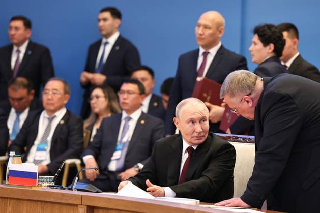 KAZAKHSTAN, ASTANA - MAY 29, 2026: Russia s President Vladimir Putin (L) talks to Deputy Prime Minister Alexei Overchuk during an expanded meeting of the Supreme Eurasian Economic Council. Alexander Kazakov Russian Presid  93165056