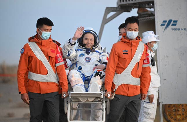 (260529) -- JIUQUAN, May 29, 2026 -- Astronaut Zhang Lu, commander of the three-member Shenzhou-21 crew, is out of the Shenzhou-22 spaceship s return capsule after it touched down at the Dongfeng landing site in north China s Inner Mongolia Autonomous Region, May 29, 2026. The return capsule of the Shenzhou-22 spaceship, carrying the Shenzhou-21 astronauts Zhang Lu, Wu Fei and Zhang Hongzhang, touched down at the Dongfeng landing site on Friday. The three astronauts are all in good health condition, the China Manned Space Agency said, noting that the Shenzhou-21 spaceflight mission is a complete success. ) FOCUS Shenzhou-22 return capsule touches down, astronauts all sound LixZhipeng 