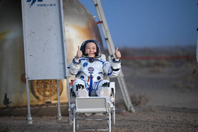 (260529) -- JIUQUAN, May 29, 2026 -- Astronaut Zhang Hongzhang, a member of the Shenzhou-21 crew, is out of the Shenzhou-22 spaceship s return capsule after it touched down at the Dongfeng landing site in north China s Inner Mongolia Autonomous Region, May 29, 2026. The return capsule of the Shenzhou-22 spaceship, carrying the Shenzhou-21 astronauts Zhang Lu, Wu Fei and Zhang Hongzhang, touched down at the Dongfeng landing site on Friday. The three astronauts are all in good health condition, the China Manned Space Agency said, noting that the Shenzhou-21 spaceflight mission is a complete success. ) FOCUS Shenzhou-22 return capsule touches down, astronauts all sound LixZhipeng 