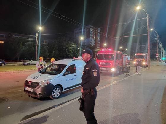 Emergency teams respond after drone debris hits building in Romania GALATI, ROMANIA - MAY 29: (----EDITORIAL USE ONLY MANDATORY CREDIT - MINISTRY OF INTERNAL AFFAIRS ROMANIA HANDOUT - NO MARKETING NO ADVERTISING CAMPAIGNS - DISTRIBUTED AS A SERVICE TO CLIENTS----) Emergency response teams and firefighters arrive at the scene after debris from drone struck a building in the southeastern city of Galati, Romania, causing damage in the area, on May 29, 2026. A drone crashed into a residential building in the southeastern Romanian city of Galati near the border with Ukraine, injuring two people and triggering a fire, authorities said Friday. The Romanian General Inspectorate for Emergency Situations stated in a Facebook post that the drone s  Copyright: x2026xAnadoluxMinistryxofxInternalxAffairsxRomaniax xHandoutx