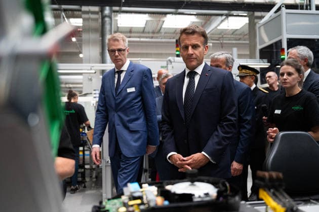 French President Emmanuel Macron visits the Vorwerk factory, which manufactures Thermomix kitchen appliances, as part of the Choose France Days in Donnemain Saint Mames, central France, May 29, 2026 Donnemain Saint Mames France  Copyright: xGrÃ goirexCampione Pool BestimagexGrÃ goirexCampione Pool Bestimagex
