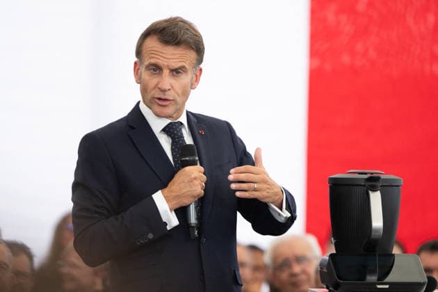 French President Emmanuel Macron speaks in front of a French flag during a visit to the Vorwerk factory producing Thermomix kitchen appliances as part of the Choose France Days in Donnemain Saint Mames, France, on May 29, 2026 Grégoire Campione Pool Bestimage French President Emmanuel Macron visits the Vorwerk factory producing Thermomix kitchen appliances as part of the Choose France Days in Donnemain Saint Mames, France, on May 29, 2026 Donnemain Saint Mames France  Copyright: xGrÃ goirexCampione Pool BestimagexGrÃ goirexCampione Pool Bestimagex