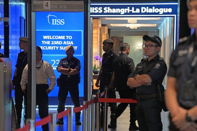 (260529) -- SINGAPORE, May 29, 2026 -- Policemen are on duty at the Shangri-La Hotel, the venue for the Shangri-La Dialogue 2026 in Singapore, May 29, 2026. The Shangri-La Dialogue 2026, Asia s premier defense and security summit, opened on Friday in Singapore amid growing geopolitical tensions. The three-day event, which focuses on major security challenges facing the region, is expected to bring together more than 550 delegates from over 40 countries and regions. (Photo by Xinhua) SINGAPORE-SHANGRI-LA DIALOGUE-KICK-OFF ThenxChihxWey 