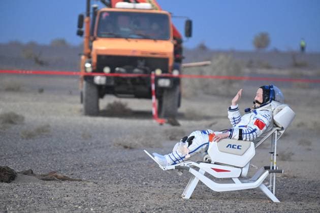 ALXA, CHINA - MAY 29: Astronaut Zhang Hongzhang exits the Shenzhou-22 spacecraft after landing at the Dongfeng Landing Site on May 29, 2026 in Alxa League, Inner Mongolia of China. The Shenzhou-21 crew completed their return mission successfully.  Copyright: xVCGx 111644904160