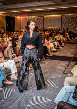 29.05.2026 xesx Frankfurt am Main, Sofitel Hotel 10. Frankfurt Fashion Lounge unter dem Motto Fashion for Longevity hier Kreationen von Studenten und angehenden Designern *** 29 05 2026 xesx Frankfurt am Main, Sofitel Hotel 10 Frankfurt Fashion Lounge under the motto Fashion for Longevity here creations by students and budding designers ES