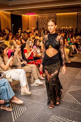 29.05.2026 xesx Frankfurt am Main, Sofitel Hotel 10. Frankfurt Fashion Lounge unter dem Motto Fashion for Longevity hier Kreationen von Studenten und angehenden Designern *** 29 05 2026 xesx Frankfurt am Main, Sofitel Hotel 10 Frankfurt Fashion Lounge under the motto Fashion for Longevity here creations by students and budding designers ES