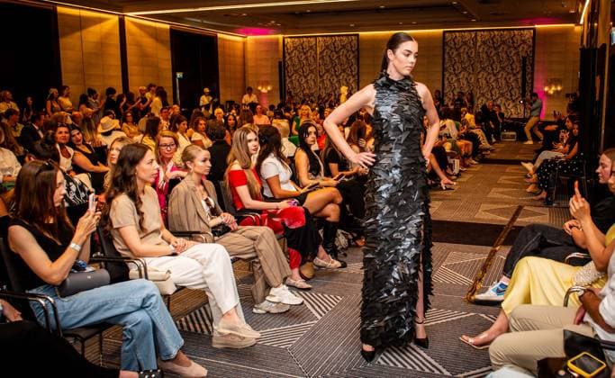 29.05.2026 xesx Frankfurt am Main, Sofitel Hotel 10. Frankfurt Fashion Lounge unter dem Motto Fashion for Longevity hier Kreationen von Studenten und angehenden Designern *** 29 05 2026 xesx Frankfurt am Main, Sofitel Hotel 10 Frankfurt Fashion Lounge under the motto Fashion for Longevity here creations by students and budding designers ES