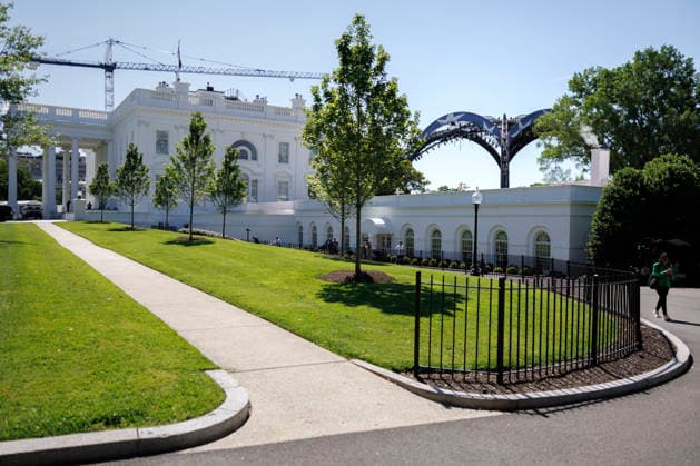 Construction continues of a UFC fighting ring ahead of a planned Ultimate Fighting Championship (UFC) fight on the South Lawn of the White House in Washington, DC, on Friday, May 29, 2026. Pool  WAX20260529803 TomxBrenner