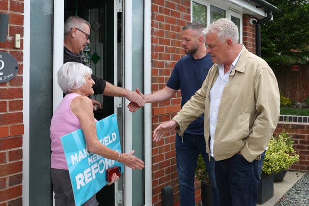 May 29, 2026, Makerfield, Greater Manchester, UK: Makerfield, UK. Reform UK Party Chairman Lee Anderson, (right) with Reform UK candidate, Rob Kenyon, talk with local residents while canvassing in Ashton-In-Makerfield, Greater Manchester, ahead of the Makerfield by-election which takes place on the 18th June. Makerfield UK  - ZUMAl94_ 20260529_zaf_l94_022 Copyright: xJacquelinexLawriex