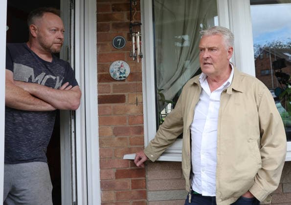 May 29, 2026, Makerfield, Greater Manchester, UK: Makerfield, UK. Reform UK Party Chairman, Lee Anderson, (right) talks with a local resident while canvassing in Ashton-In-Makerfield, Greater Manchester, ahead of the Makerfield by-election which takes place on the 18th June. Makerfield UK  - ZUMAl94_ 20260529_zaf_l94_029 Copyright: xJacquelinexLawriex