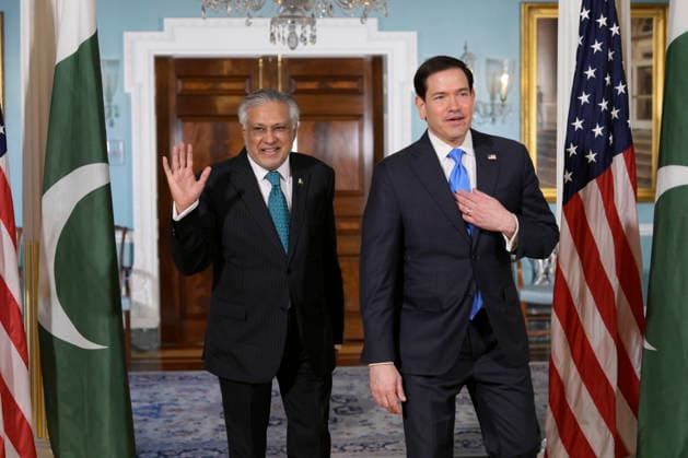 US Secretary of State Marco Rubio (R) and Pakistani Deputy Prime Minister and Foreign Minister Ishaq Dar, react ahead of a meeting in Washington, DC. USA 29 May 2026. Rubio met with Dar, a mediator in the negotiations with Iran, ahead of US President Donald Trump s decision on the agreement with Tehran. Rubio meets with Pakistani mediator before Trump makes a decision on Iran !ACHTUNG: NUR REDAKTIONELLE NUTZUNG!  Copyright: xLeninxNollyx USA1256 20260529-55020443088_1