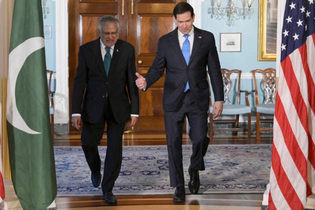 US Secretary of State Marco Rubio (R) and Pakistani Deputy Prime Minister and Foreign Minister Ishaq Dar, speak ahead of a meeting in Washington, DC. USA 29 May 2026. Rubio met with Dar, a mediator in the negotiations with Iran, ahead of US President Donald Trump s decision on the agreement with Tehran. Rubio meets with Pakistani mediator before Trump makes a decision on Iran !ACHTUNG: NUR REDAKTIONELLE NUTZUNG!  Copyright: xLeninxNollyx USA1260 20260529-55020443107_1