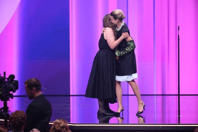 DEUTSCHER FILMPREIS 2026 - SHOW Mala Emde Laudatorin BESTES KOSTÜMBILD Gewinnerin Sabrina Krämer Â· IN DIE SONNE SCHAUEN bei der Verleihung DEUTSCHER FILMPREIS 2026 in Berlin *** GERMAN FILM AWARD 2026 SHOW Mala Emde Laudator BEST COSTUME winner Sabrina Krämer Â- LOOKING INTO THE SUN at the GERMAN FILM AWARD 2026 ceremony in Berlin Copyright: xEventpressxFuhrx