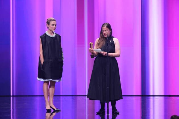 DEUTSCHER FILMPREIS 2026 - SHOW Mala Emde Laudatorin BESTES KOSTÜMBILD Gewinnerin Sabrina Krämer Â· IN DIE SONNE SCHAUEN bei der Verleihung DEUTSCHER FILMPREIS 2026 in Berlin *** GERMAN FILM AWARD 2026 SHOW Mala Emde Laudator BEST COSTUME winner Sabrina Krämer Â- LOOKING INTO THE SUN at the GERMAN FILM AWARD 2026 ceremony in Berlin Copyright: xEventpressxFuhrx