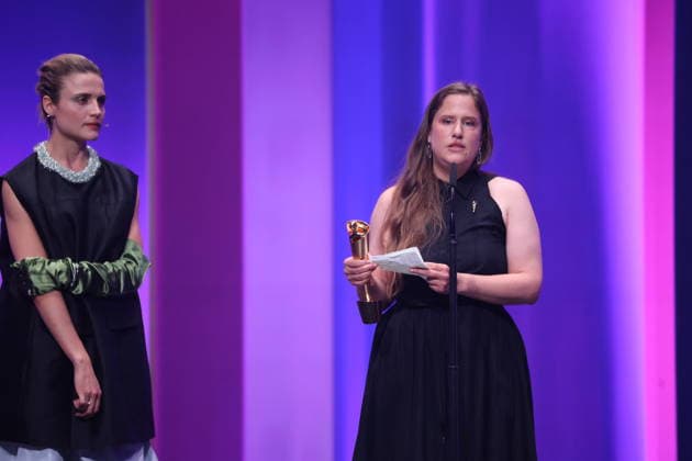 DEUTSCHER FILMPREIS 2026 - SHOW Mala Emde Laudatorin BESTES KOSTÜMBILD Gewinnerin Sabrina Krämer Â· IN DIE SONNE SCHAUEN bei der Verleihung DEUTSCHER FILMPREIS 2026 in Berlin *** GERMAN FILM AWARD 2026 SHOW Mala Emde Laudator BEST COSTUME winner Sabrina Krämer Â- LOOKING INTO THE SUN at the GERMAN FILM AWARD 2026 ceremony in Berlin Copyright: xEventpressxFuhrx