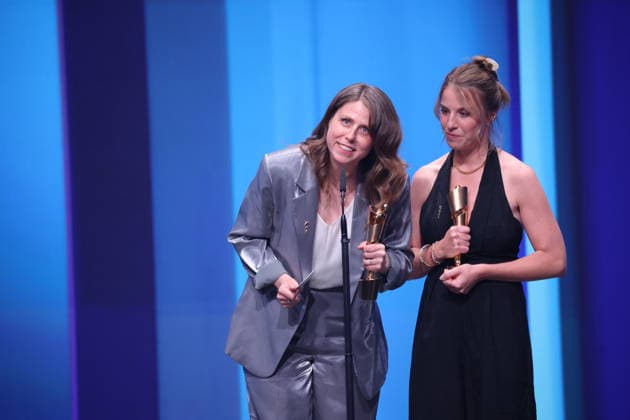 DEUTSCHER FILMPREIS 2026 - SHOW BESTES MASKENBILD Gewinnerinen Anne-Marie Walther, Irina Schwarz Â· IN DIE SONNE SCHAUEN bei der Verleihung DEUTSCHER FILMPREIS 2026 in Berlin *** GERMAN FILM AWARD 2026 SHOW BEST MASK PICTURE winners Anne Marie Walther, Irina Schwarz Â- IN DIE SONNE SCHAUEN at the GERMAN FILM AWARD 2026 ceremony in Berlin Copyright: xEventpressxFuhrx