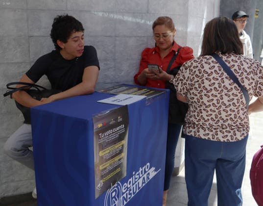 ELECTIONS COLOMBIAN CONSULATE Quito, Friday, May 29, 2026 Colombian Consulate in Quito, receives its citizens to vote in the 2026 presidential elections Photos API Rolando Enriquez Quito Pichincha Ecuador POL ELECTIONSCONSULATECOLOMBIA 64178b62b11db6944259cf40754f10de Copyright: xROLANDOxENRIQUEZx