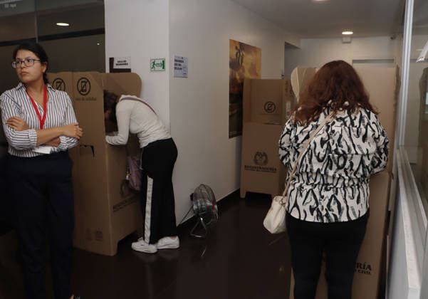 ELECTIONS COLOMBIAN CONSULATE Quito, Friday, May 29, 2026 Colombian Consulate in Quito, receives its citizens to vote in the 2026 presidential elections Photos API Rolando Enriquez Quito Pichincha Ecuador POL ELECCIONESCONSULADOCOLOMBIA 2a59e828f71d75e727455629a9d521ad Copyright: xROLANDOxENRIQUEZx