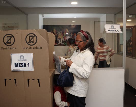 ELECTIONS COLOMBIAN CONSULATE Quito, Friday, May 29, 2026 Colombian Consulate in Quito, receives its citizens to vote in the 2026 presidential elections Photos API Rolando Enriquez Quito Pichincha Ecuador POL ELECCIONESCONSULADOCOLOMBIA 3ec75e012a290bb6752313ee0c7953eb Copyright: xROLANDOxENRIQUEZx