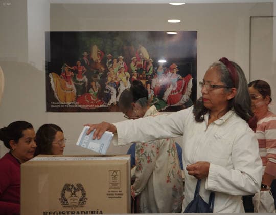ELECTIONS COLOMBIAN CONSULATE Quito, Friday, May 29, 2026 Colombian Consulate in Quito, receives its citizens to vote in the 2026 presidential elections Photos API Rolando Enriquez Quito Pichincha Ecuador POL ELECTIONSCONSULATECOLOMBIA 673efe89c0db99a8861e49719d7bf98f Copyright: xROLANDOxENRIQUEZx