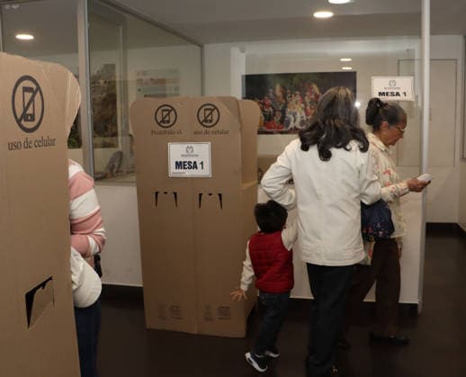 ELECTIONS COLOMBIAN CONSULATE Quito, Friday, May 29, 2026 Colombian Consulate in Quito, receives its citizens to vote in the 2026 presidential elections Photos API Rolando Enriquez Quito Pichincha Ecuador POL ELECTIONSCONSULATECOLOMBIA 73ccde205621cdb7f6379523fe82a2f4 Copyright: xROLANDOxENRIQUEZx