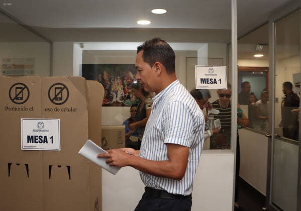 ELECTIONS COLOMBIAN CONSULATE Quito, Friday, May 29, 2026 Colombian Consulate in Quito, receives its citizens to vote in the 2026 presidential elections Photos API Rolando Enriquez Quito Pichincha Ecuador POL ELECTIONSCONSULATECOLOMBIA cb49104747d202de6dfd3242baa5d1da00 Copyright: xROLANDOxENRIQUEZx
