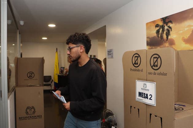ELECTIONS COLOMBIAN CONSULATE Quito, Friday, May 29, 2026 Colombian Consulate in Quito, receives its citizens to vote in the 2026 presidential elections Photos API Rolando Enriquez Quito Pichincha Ecuador POL ELECTIONSCONSULATECOLOMBIA f0c48f827bc83d4dabc9cc25fd1d1ec1 Copyright: xROLANDOxENRIQUEZx