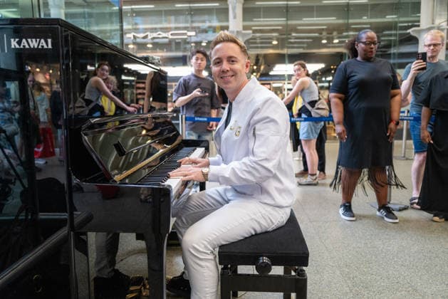 John Galea performs at St Pancras Station in London - 29 May 2026 Singer and songwriter, John Galea, performs at St Pancras Train Station on the Elton John Piano in London. London United Kingdom Copyright: xPhilxLewisx xSOPAxImagesx JohnGaleaStPancras-1040411