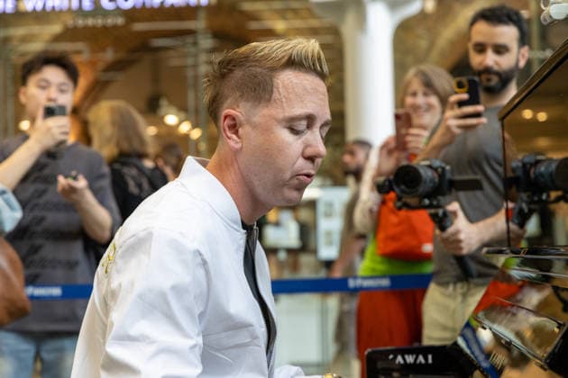 John Galea performs at St Pancras Station in London - 29 May 2026 Singer and songwriter, John Galea, performs at St Pancras Train Station on the Elton John Piano in London. London United Kingdom Copyright: xPhilxLewisx xSOPAxImagesx JohnGaleaStPancras-1529