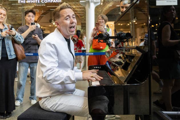 John Galea performs at St Pancras Station in London - 29 May 2026 Singer and songwriter, John Galea, performs at St Pancras Train Station on the Elton John Piano in London. London United Kingdom Copyright: xPhilxLewisx xSOPAxImagesx JohnGaleaStPancras-1538