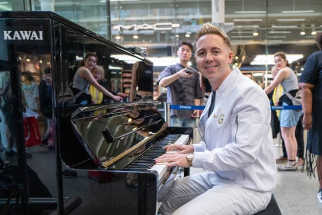 John Galea performs at St Pancras Station in London - 29 May 2026 Singer and songwriter, John Galea, performs at St Pancras Train Station on the Elton John Piano in London. London United Kingdom Copyright: xPhilxLewisx xSOPAxImagesx JohnGaleaStPancras-1040408
