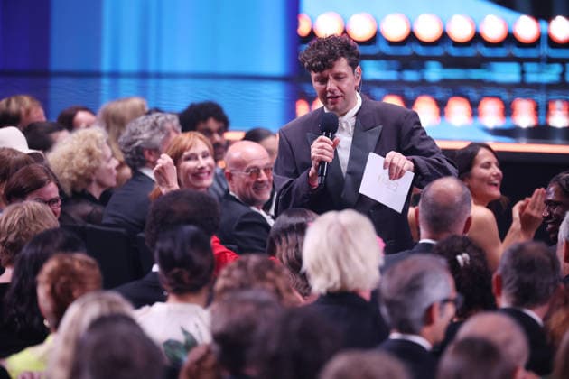 DEUTSCHER FILMPREIS 2026 - SHOW Christian Friedel im Hintergrund Andrea Sawatzki und Ehemann Christian Berkel bei der Verleihung DEUTSCHER FILMPREIS 2026 in Berlin *** GERMAN FILM AWARD 2026 SHOW Christian Friedel in the background Andrea Sawatzki and husband Christian Berkel at the GERMAN FILM AWARD 2026 ceremony in Berlin Copyright: xEventpressxFuhrx