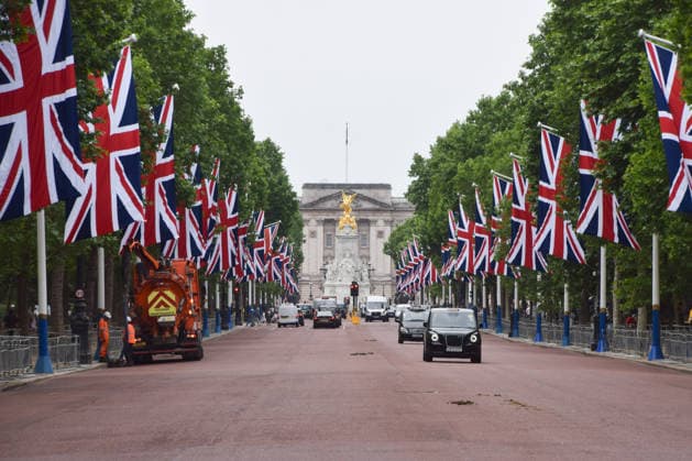 May 29, 2026, London, United Kingdom: Union Jacks decorate The Mall leading to Buckingham Palace ahead of Trooping the Colour, the annual ceremony celebrating the birthday of King Charles III. London United Kingdom  - ZUMAs197 20260529_aaa_s197_131 Copyright: xVukxValcicx