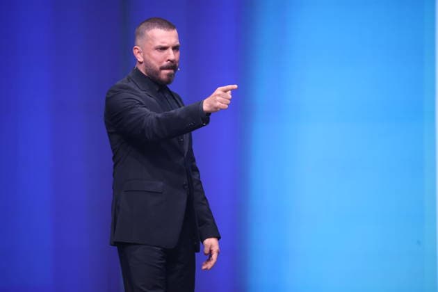 DEUTSCHER FILMPREIS 2026 - SHOW Edin Hasanovic Laudator BESTE MÄNNLICHE NEBENROLLE bei der Verleihung DEUTSCHER FILMPREIS 2026 in Berlin *** GERMAN FILM AWARD 2026 SHOW Edin Hasanovic Laudator BEST MALE NEBENROLLE at the GERMAN FILM AWARD 2026 ceremony in Berlin Copyright: xEventpressxFuhrx