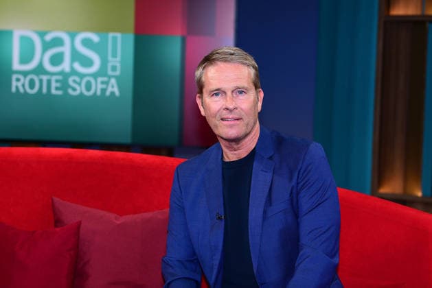 Hinnerk Baumgarten, der Moderator in der Sendung DAS Rote Sofa! (NDR) am 15.05.2026 in Hamburg Hinnerk Baumgarten during the Das Rote Sofa tv show at NDR Studios on May 15, 2026 in Hamburg, Germany *** Hinnerk Baumgarten, the presenter in the program DAS Rote Sofa NDR on 15 05 2026 in Hamburg Hinnerk Baumgarten during the Das Rote Sofa tv show at NDR Studios on May 15, 2026 in Hamburg, Germany 