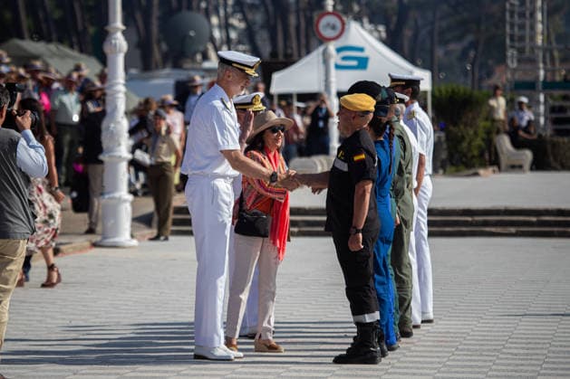 The King presides over the naval review and the dynamic exhibition on the occasion of the Armed Forces Day King Felipe VI and the Minister of Defense, Margarita Robles, during the naval review and the dynamic exhibition on the occasion of the Armed Forces Day, on May 29, 2026, in Vigo, Pontevedra, Galicia Spain On the occasion of the Armed Forces Day 2026, the King presided over the naval review in which ships of the Navy and the Civil Guard sailed along the Ría de Vigo, the King presided over the naval review in which ships of the Navy and the Civil Guard sailed along the Vigo estuary and then moved to Samil Beach to attend the dynamic exhibition of naval air capabilities, which included maneuvers by the means of the Army, the Navy, the S  Copyright: xAdrianxIragox 7559445