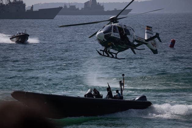 The King presides over the naval review and the dynamic exhibition on the occasion of the Armed Forces Day Dynamic exhibition on the occasion of the Armed Forces Day, on 29 May 2026, in Vigo, Pontevedra, Galicia Spain On the occasion of the Armed Forces Day 2026, the King has presided over the naval review in which ships of the Navy and the Civil Guard have sailed along the Ría de Vigo and then moved to the Samil Beach to attend the dynamic exhibition of naval air capabilities, which included maneuvers of the Army, the Navy, the Air and Space Forces, the Civil Guard and the Military Emergency Unit, which operate in the maritime environment 29 MAY 2026 KING MILITARY ARMED FORCES KING Adriá Vigo, Pontevedra Galicia Galicia Vigo, Pontevedra G  Copyright: xAdrianxIragox 7559466
