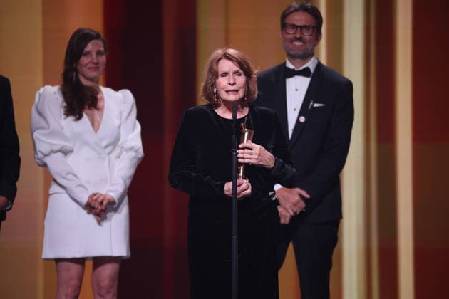 DEUTSCHER FILMPREIS 2026 - SHOW Ingo Fliess, Mia Maariel Meyer u. Simon Verhoeven Laudator:innen und Senta Berger Â· ACH, DIESE LÜCKE, DIESE ENTSETZLICHE LÜCKE - BESTE WEIBLICHE HAUPTROLLE bei der Verleihung DEUTSCHER FILMPREIS 2026 in Berlin *** GERMAN FILM AWARD 2026 SHOW Ingo Fliess, Mia Maariel Meyer u Simon Verhoeven Laudator inside and Senta Berger Â- ACH, DIESE LÜCKE, DIESE ENTSETZLICHE LÜCKE BESTE WEIBLICHE HAUPTROLLE at the DEUTSCHER FILMPREIS 2026 award ceremony in Berlin Copyright: xEventpressxFuhrx