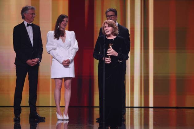 DEUTSCHER FILMPREIS 2026 - SHOW Ingo Fliess, Mia Maariel Meyer u. Simon Verhoeven Laudator:innen und Senta Berger Â· ACH, DIESE LÜCKE, DIESE ENTSETZLICHE LÜCKE - BESTE WEIBLICHE HAUPTROLLE bei der Verleihung DEUTSCHER FILMPREIS 2026 in Berlin *** GERMAN FILM AWARD 2026 SHOW Ingo Fliess, Mia Maariel Meyer u Simon Verhoeven Laudator inside and Senta Berger Â- ACH, DIESE LÜCKE, DIESE ENTSETZLICHE LÜCKE BESTE WEIBLICHE HAUPTROLLE at the DEUTSCHER FILMPREIS 2026 award ceremony in Berlin Copyright: xEventpressxFuhrx