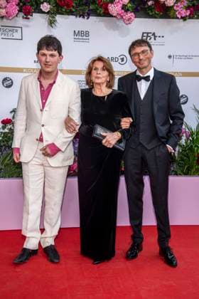 ABB FILMPREIS- Senta Berger und ihr Sohn Luca Verhoeven zu Gast auf dem roten Teppich bei der Verleihung des Deutschen Filmpreis Lola 26 am Palais am Funkturm am 29.05.2026 in Berlin Berlin Deutschland *** ABB FILM AWARD Senta Berger and her son Luca Verhoeven on the red carpet at the German Film Award Lola 26 ceremony at Palais am Funkturm on May 29, 2026 in Berlin Berlin Germany