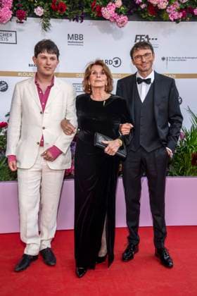 ABB FILMPREIS- Senta Berger und ihr Sohn Luca Verhoeven zu Gast auf dem roten Teppich bei der Verleihung des Deutschen Filmpreis Lola 26 am Palais am Funkturm am 29.05.2026 in Berlin Berlin Deutschland *** ABB FILM AWARD Senta Berger and her son Luca Verhoeven on the red carpet at the German Film Award Lola 26 ceremony at Palais am Funkturm on May 29, 2026 in Berlin Berlin Germany